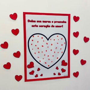 Cartaz Interativo – Coração com Marcas de Amor