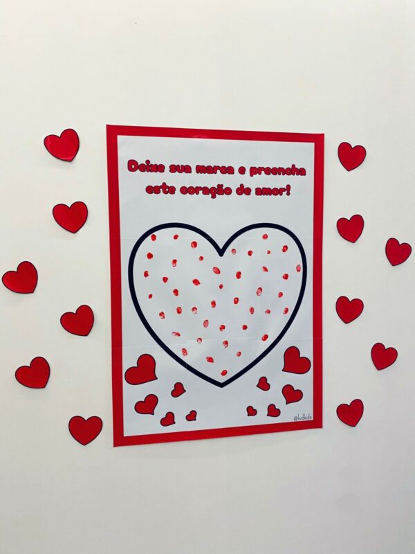 Cartaz Interativo – Coração com Marcas de Amor